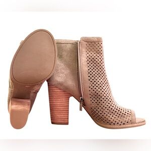 NWT Lucky Brand Lakyn perforated leather heeled peek-a-boo booties